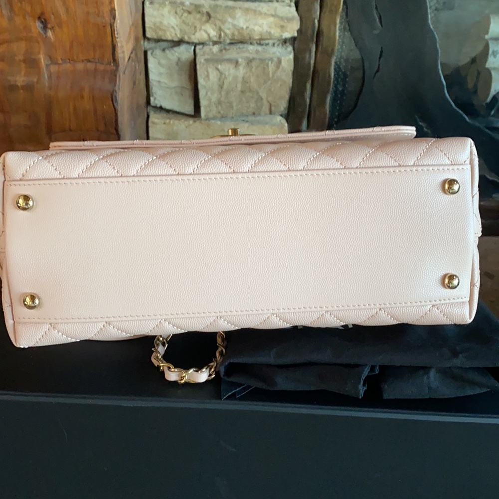 ⛔️SOLD ⛔️ EUC Auth. Chanel 21A flap bag w handle - light pink - Picture 6 of 12